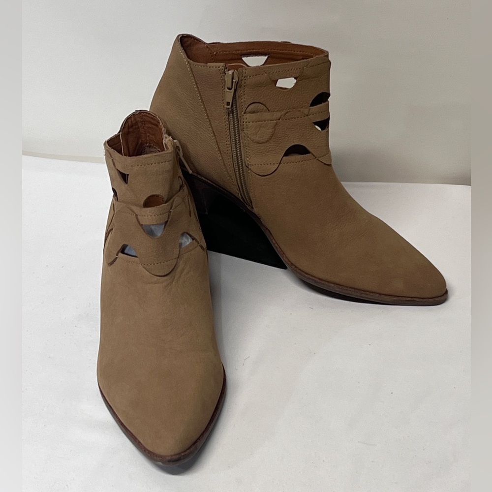 LUCKY BRAND Tan GEZANA laser cut nubuck ankle boots size 7.5.‎ - Picture 2 of 8